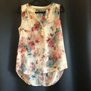 Floral sleeveless blouse.
